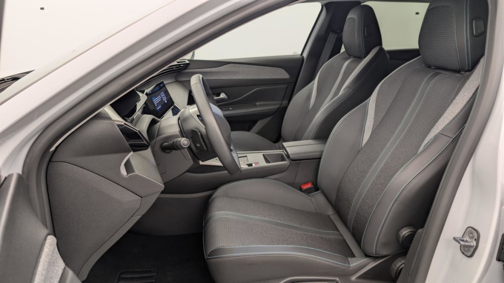 PEUGEOT 408 Hybrid 136 e-DCS6 Allure - ref: 1-367306 - Photo 16