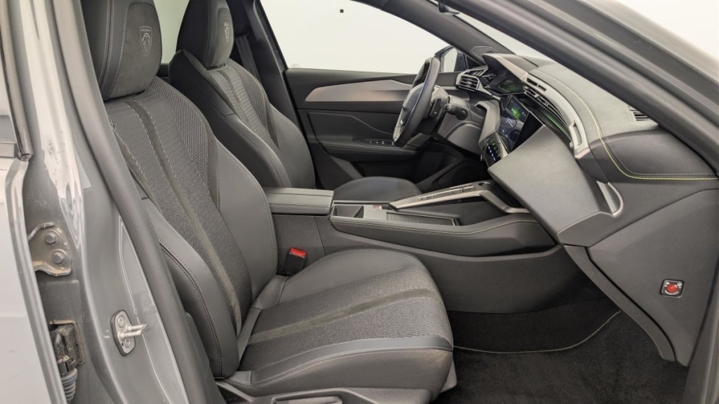 PEUGEOT 408 Hybrid 145 e-DCS6 GT - ref: 1-367369 - Photo 9