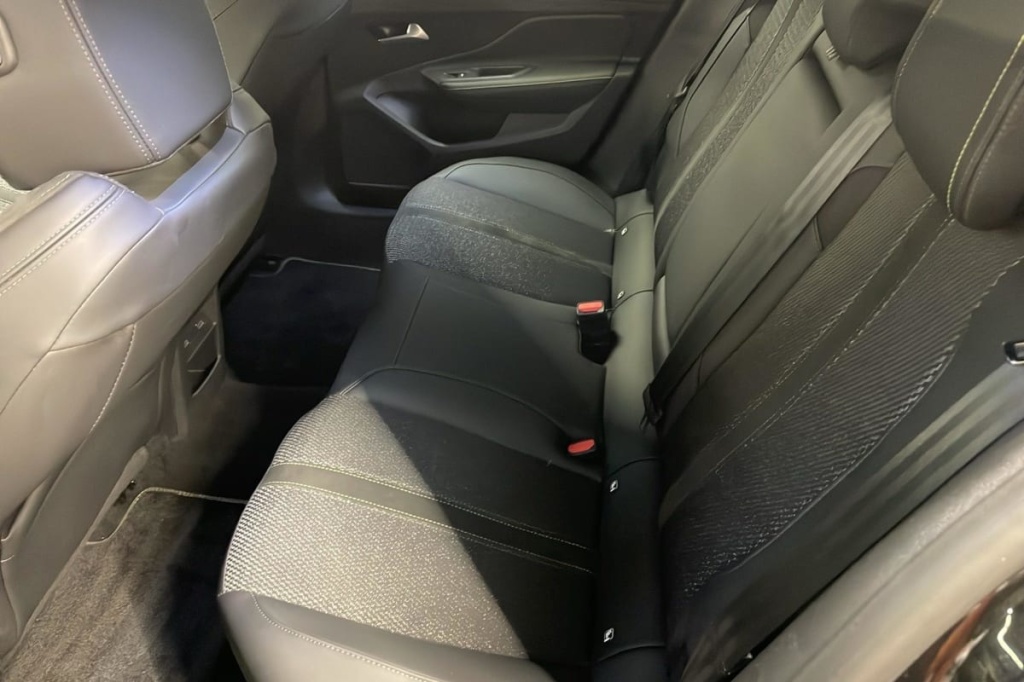 PEUGEOT 408 Hybrid 145 e-DCS6 GT - ref: 1-367374 - Photo 10