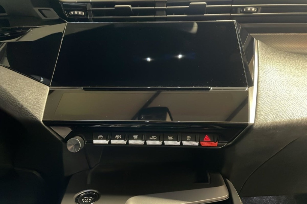 PEUGEOT 408 Hybrid 145 e-DCS6 GT - ref: 1-367374 - Photo 17