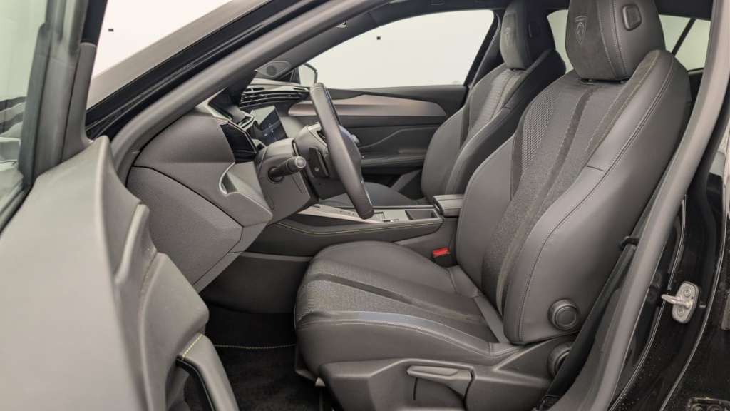 PEUGEOT 408 Hybrid 145 e-DCS6 GT - ref: 1-367375 - Photo 16