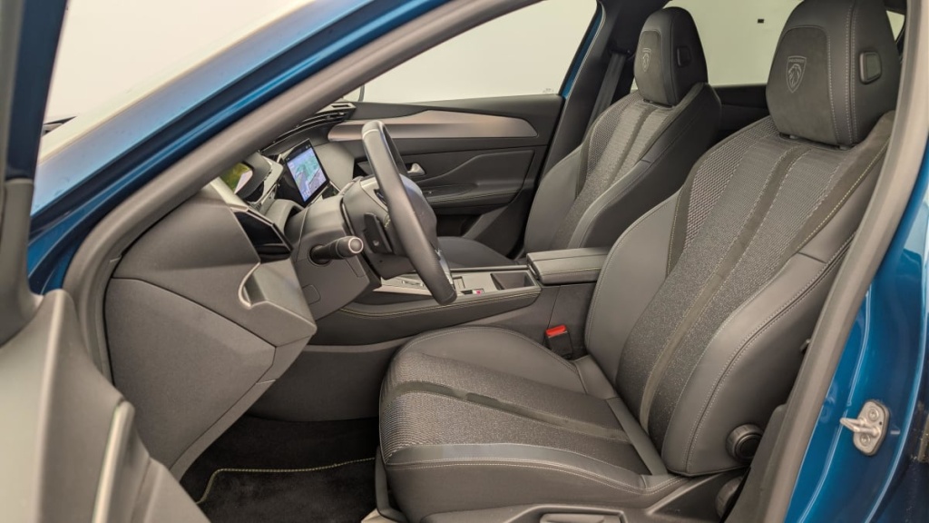 PEUGEOT 408 Hybrid 145 e-DCS6 GT - ref: 1-367376 - Photo 16