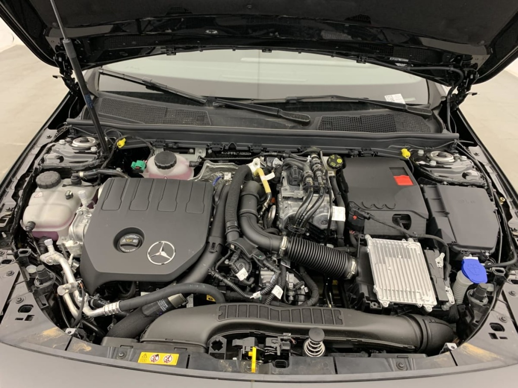 MERCEDES Classe A 250 e Hybrid EQ 8G-DCT AMG Line - ref: 1-367415 - Photo 4