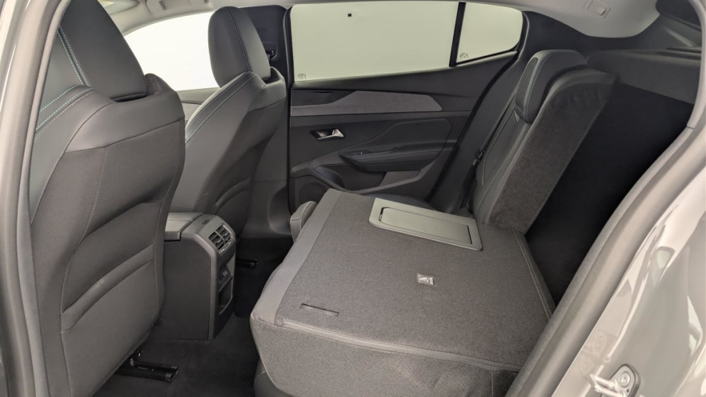 PEUGEOT 408 Hybrid 145 e-DCS6 Allure - ref: 1-367584 - Photo 12