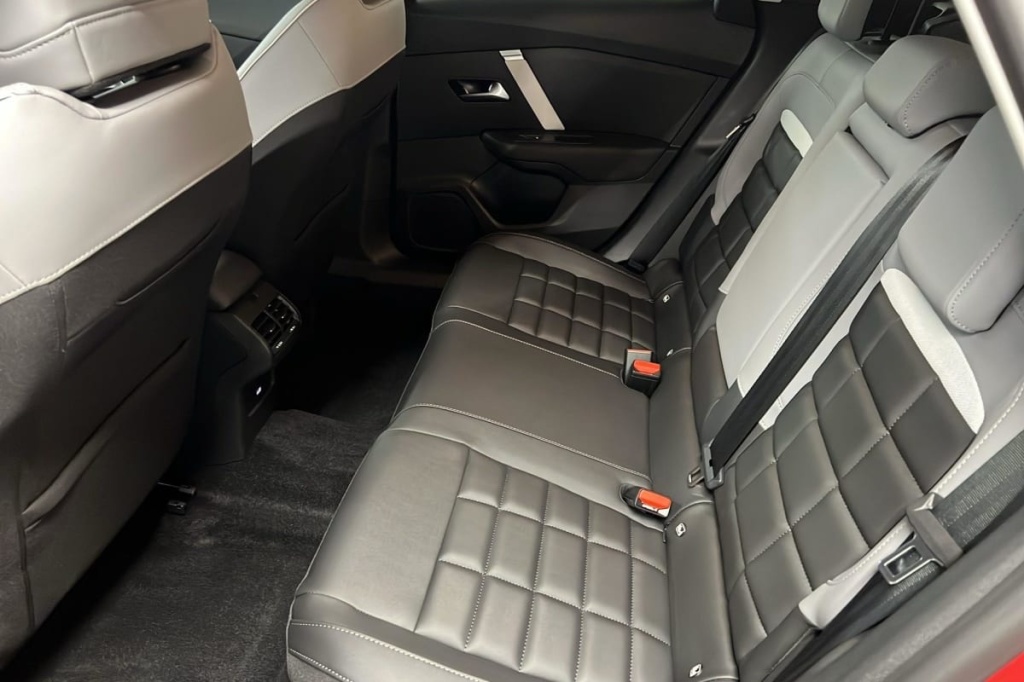 CITROEN C4 Hybride 136 e-DCS6 Max - ref: 1-367877 - Photo 10