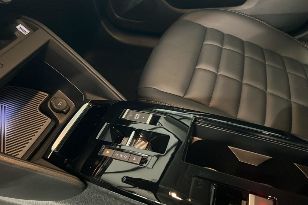 CITROEN C4 Hybride 136 e-DCS6 Max - ref: 1-367877 - Photo 16