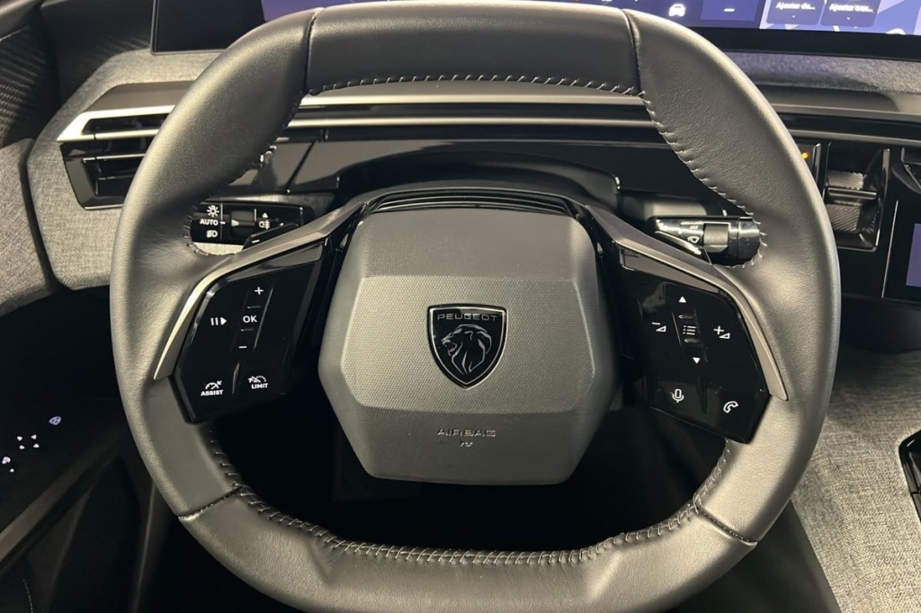 PEUGEOT 3008 Hybrid 136 e-DCS6 Allure - ref: 1-368093 - Photo 14