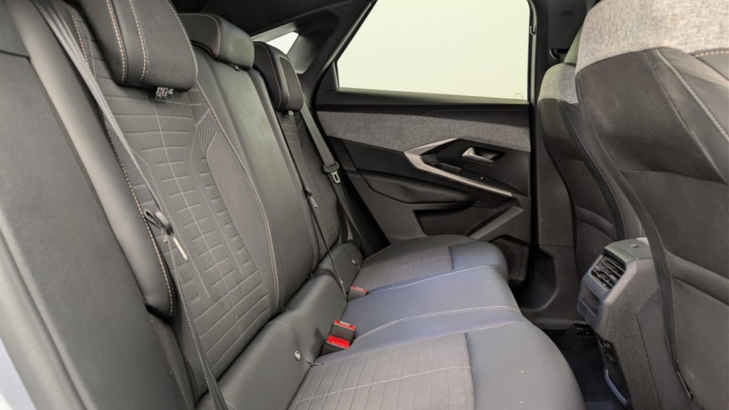 PEUGEOT 3008 Hybrid 136 e-DCS6 Allure - ref: 1-368094 - Photo 10