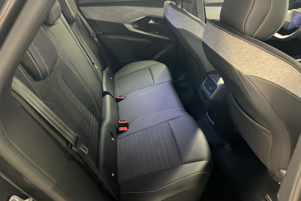 PEUGEOT 3008 Hybrid 136 e-DCS6 Allure - ref: 1-368109 - Photo 10