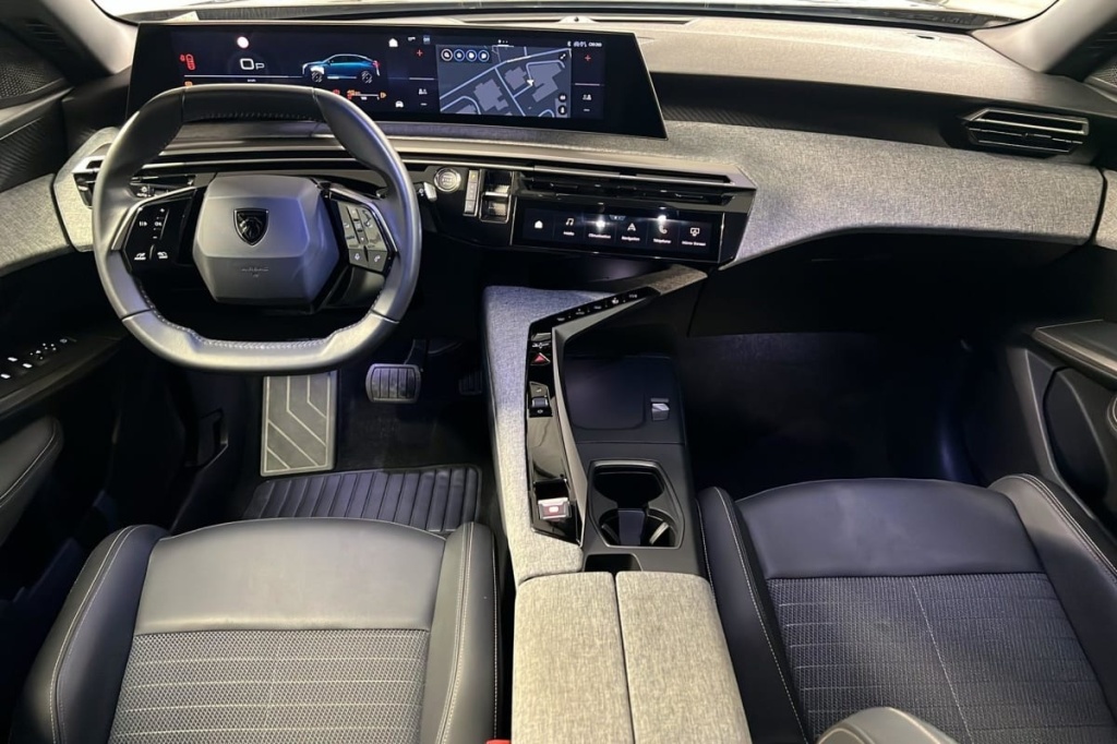 PEUGEOT 3008 Hybrid 136 e-DCS6 Allure - ref: 1-368109 - Photo 12