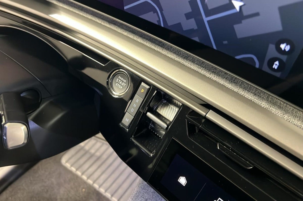 PEUGEOT 3008 Hybrid 136 e-DCS6 Allure - ref: 1-368109 - Photo 16