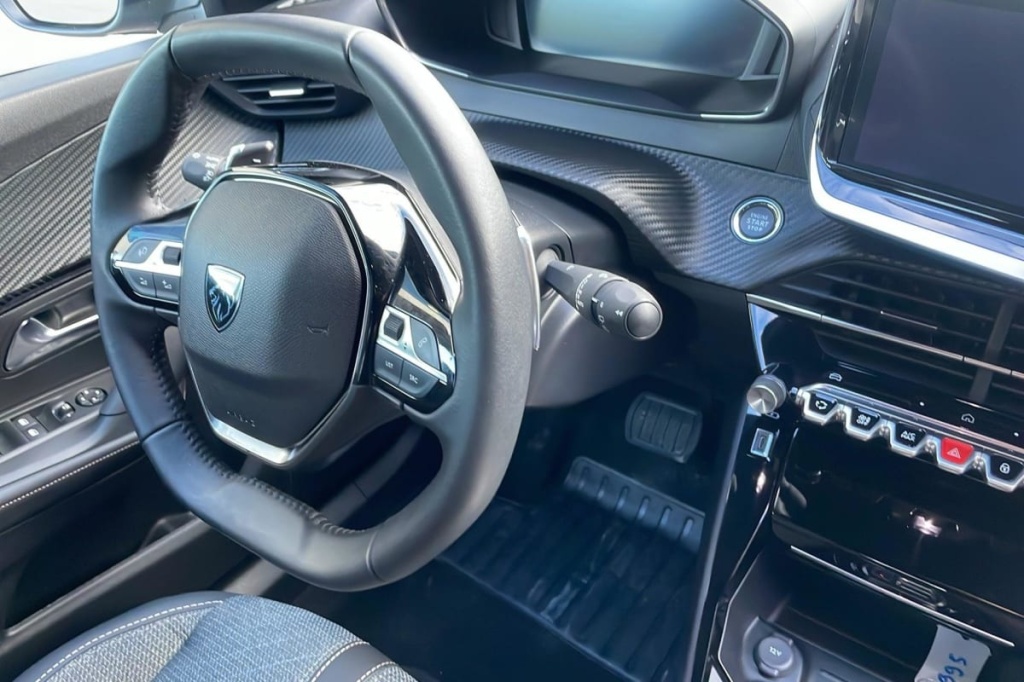 PEUGEOT 2008 Hybrid 136 e-DCS6 Allure - ref: 1-368966 - Photo 15