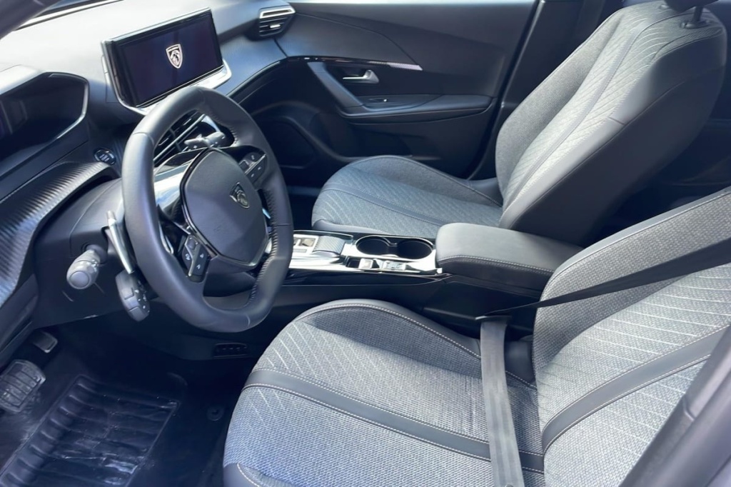 PEUGEOT 2008 Hybrid 136 e-DCS6 Allure - ref: 1-368966 - Photo 9