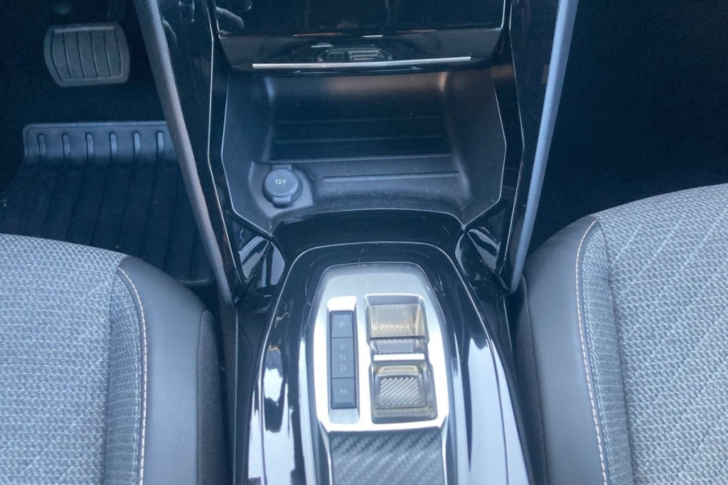 PEUGEOT 2008 Hybrid 136 e-DCS6 Allure - ref: 1-368971 - Photo 16