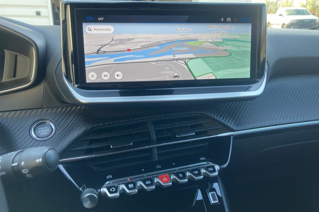 PEUGEOT 2008 Hybrid 136 e-DCS6 Allure - ref: 1-368971 - Photo 18