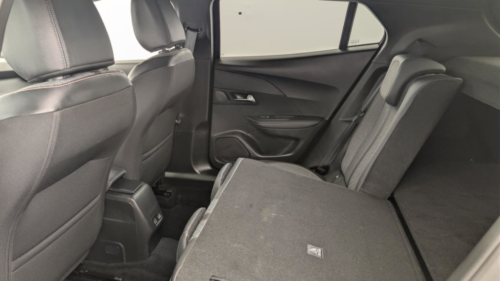 PEUGEOT 2008 Hybrid 136 e-DCS6 Allure - ref: 1-368996 - Photo 12