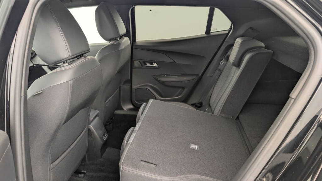 PEUGEOT 2008 Hybrid 136 e-DCS6 Allure - ref: 1-368998 - Photo 12