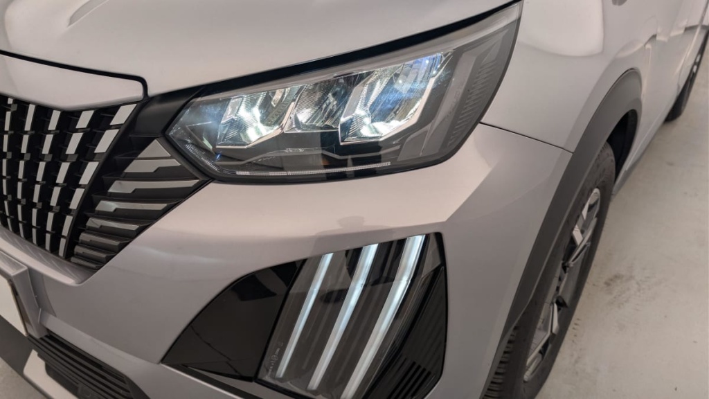 PEUGEOT 2008 Hybrid 136 e-DCS6 Allure - ref: 1-369000 - Photo 20