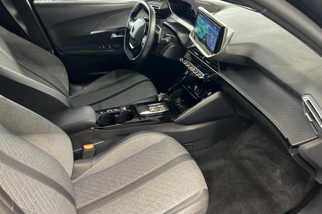 PEUGEOT 2008 Hybrid 136 e-DCS6 Allure - ref: 1-369015 - Photo 9