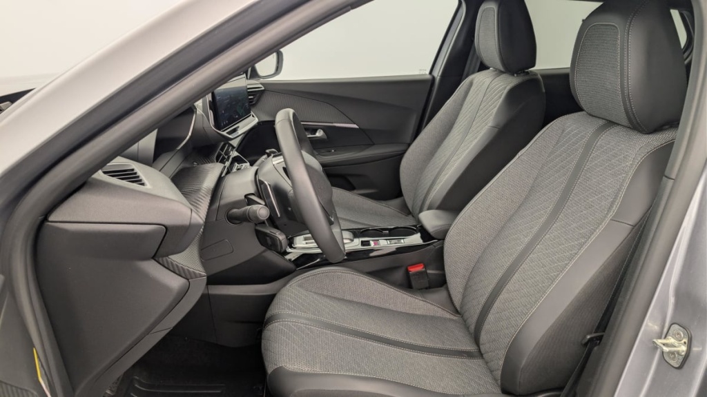 PEUGEOT 2008 Hybrid 136 e-DCS6 Allure - ref: 1-369038 - Photo 16