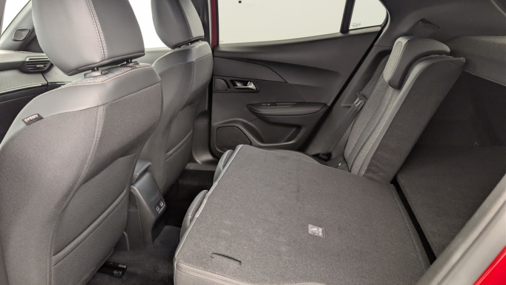 PEUGEOT 2008 Hybrid 136 e-DCS6 Allure - ref: 1-369048 - Photo 12