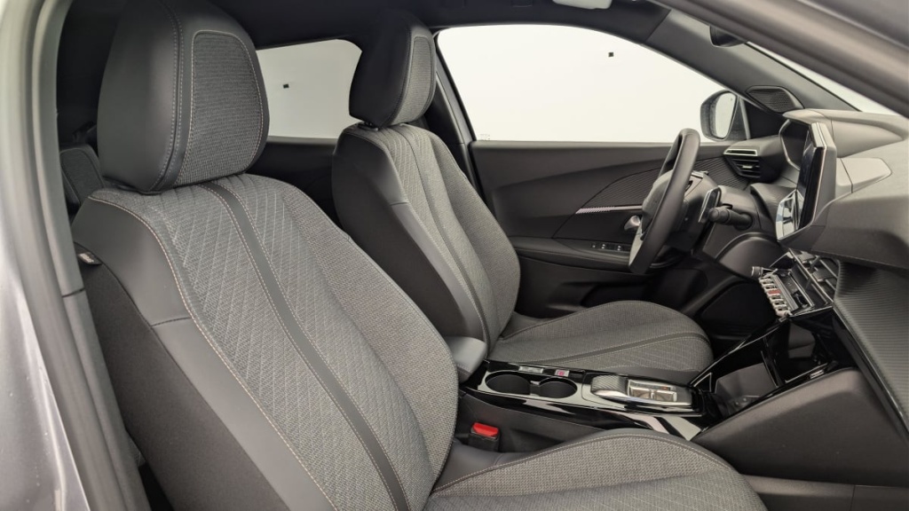 PEUGEOT 2008 Hybrid 136 e-DCS6 Allure - ref: 1-369108 - Photo 9