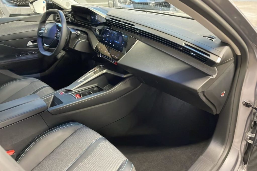 PEUGEOT 308 SW Hybrid 145 e-DCS6 Allure - ref: 1-369450 - Photo 12