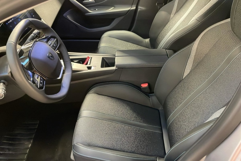 PEUGEOT 308 SW Hybrid 145 e-DCS6 Allure - ref: 1-369450 - Photo 9