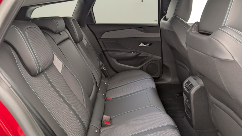 PEUGEOT 308 SW Hybrid 145 e-DCS6 Allure - ref: 1-369488 - Photo 10