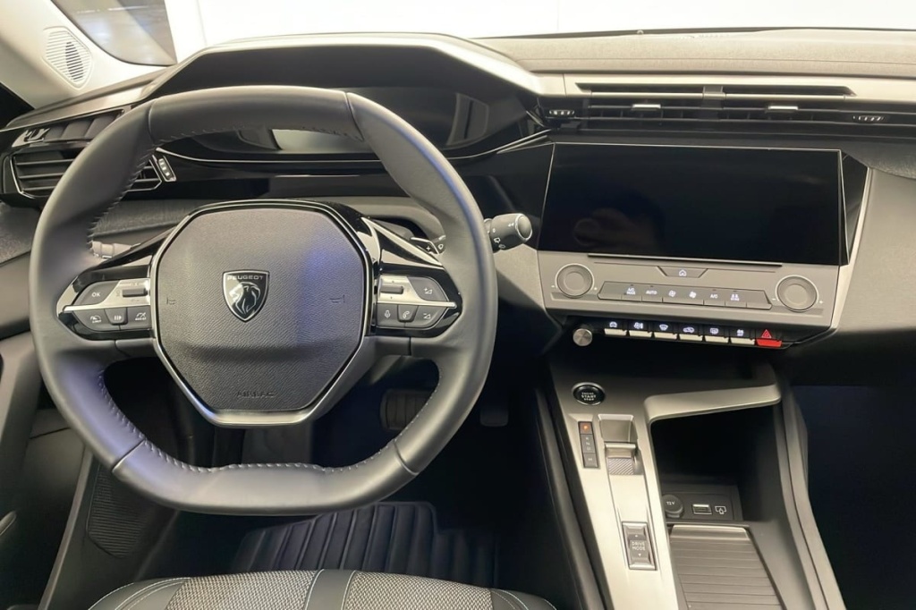 PEUGEOT 308 SW Hybrid 145 e-DCS6 Allure - ref: 1-369492 - Photo 12