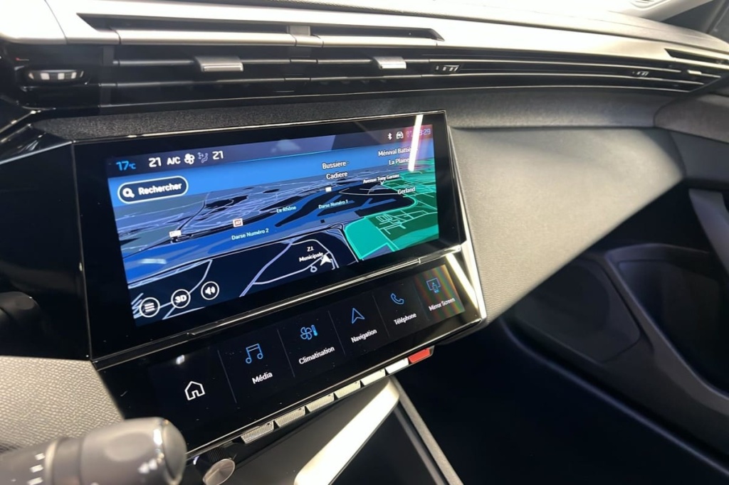 PEUGEOT 308 Hybrid 145 e-DCS6 Allure - ref: 1-369636 - Photo 17