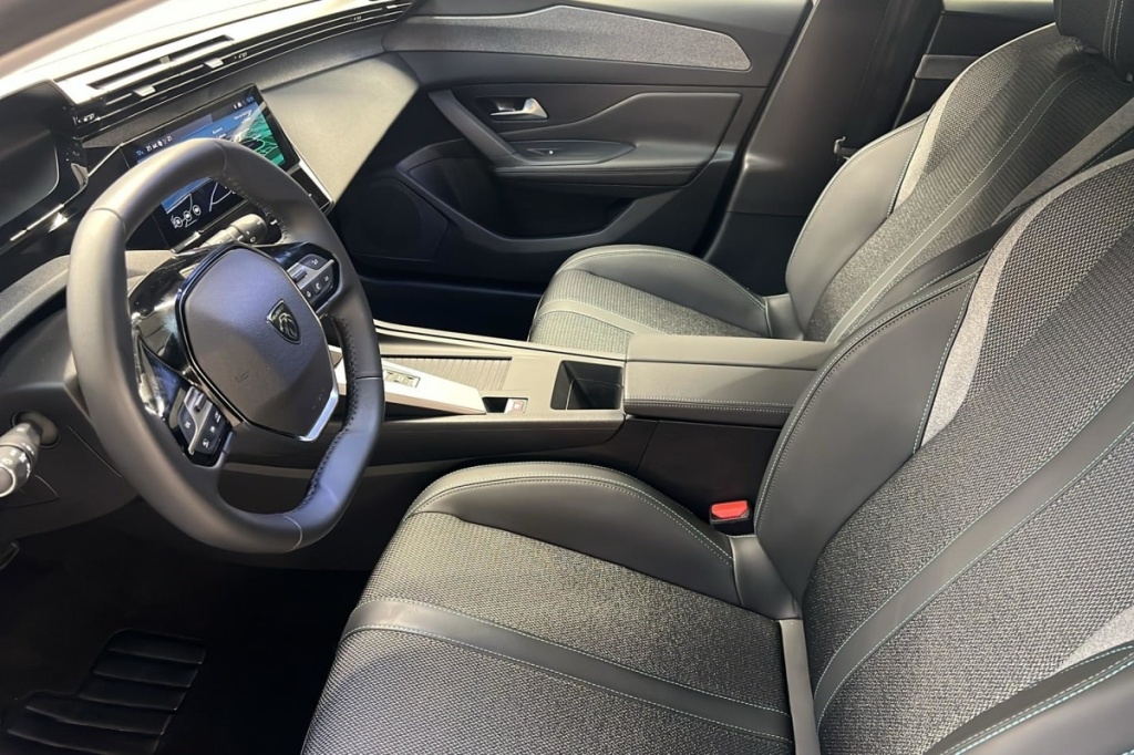 PEUGEOT 308 Hybrid 145 e-DCS6 Allure - ref: 1-369636 - Photo 9