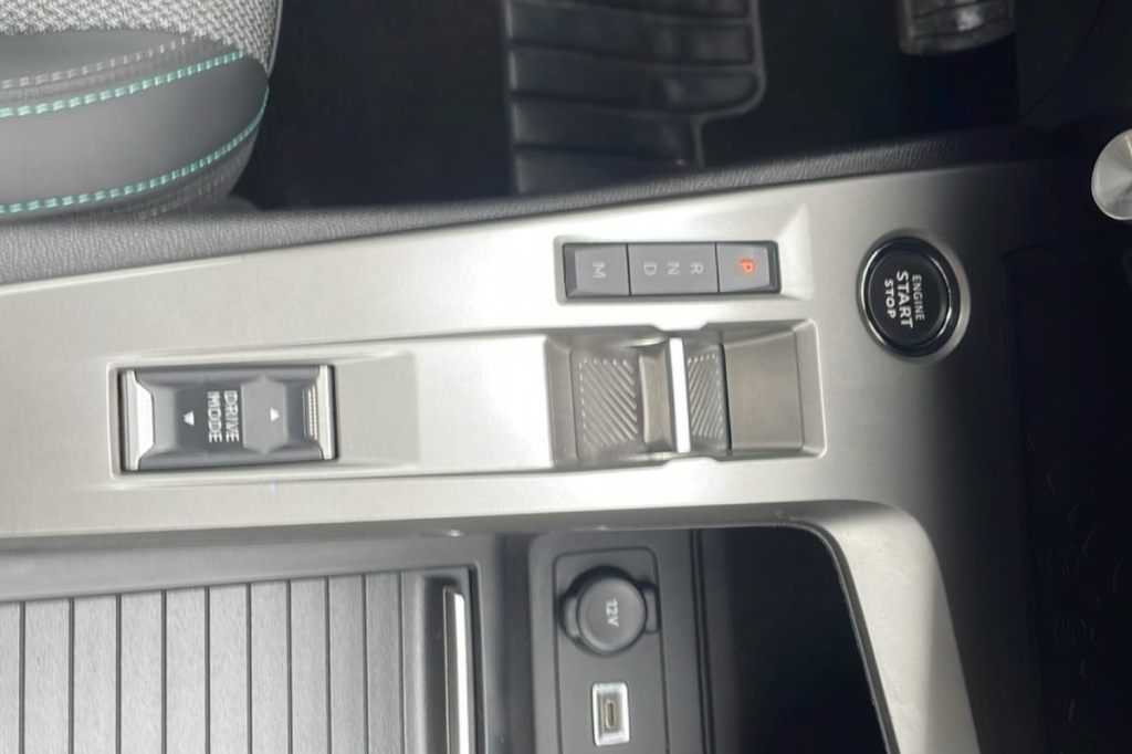 PEUGEOT 308 Hybrid 145 e-DCS6 Allure - ref: 1-369637 - Photo 16