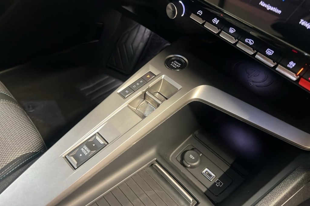 PEUGEOT 308 Hybrid 145 e-DCS6 Allure - ref: 1-369639 - Photo 16