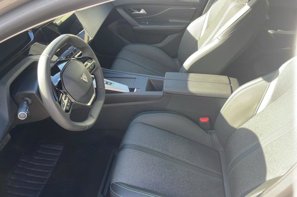 PEUGEOT 308 Hybrid 145 e-DCS6 Allure - ref: 1-369657 - Photo 9