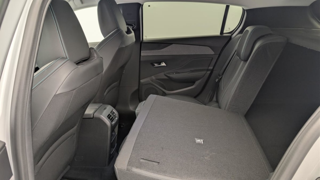 PEUGEOT 308 Hybrid 145 e-DCS6 Allure - ref: 1-369667 - Photo 12