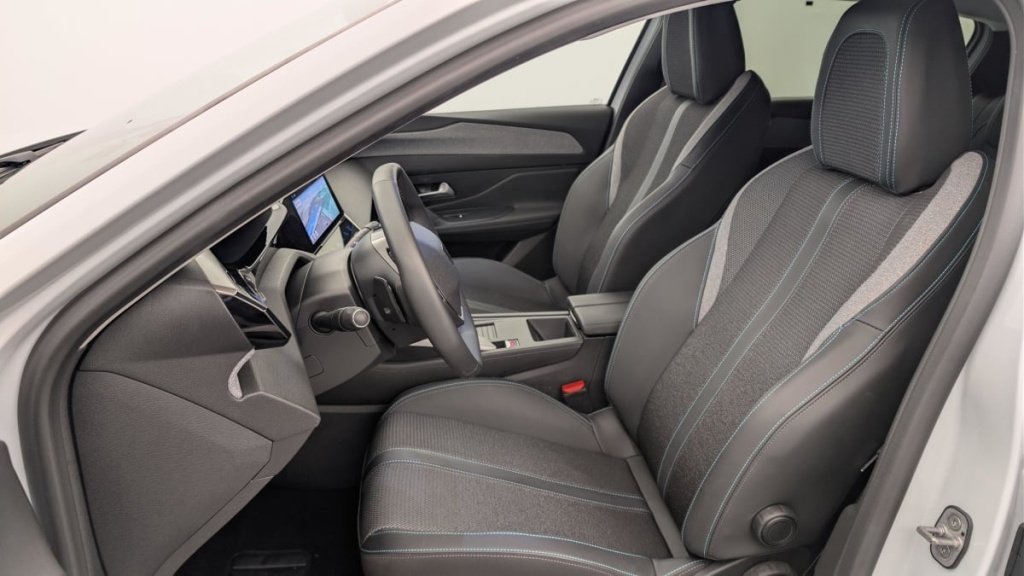 PEUGEOT 308 Hybrid 145 e-DCS6 Allure - ref: 1-369667 - Photo 16