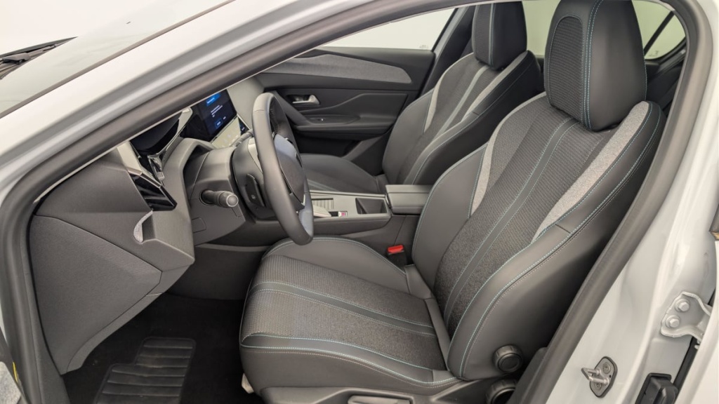 PEUGEOT 308 Hybrid 145 e-DCS6 Allure - ref: 1-369669 - Photo 16