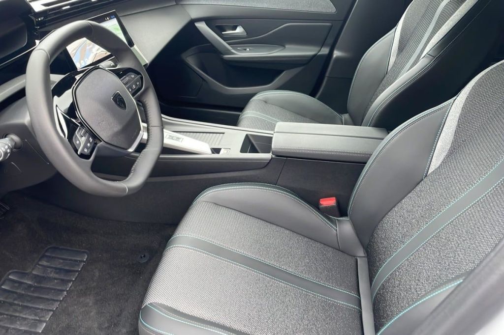 PEUGEOT 308 Hybrid 145 e-DCS6 Allure - ref: 1-369671 - Photo 9