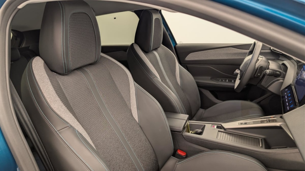 PEUGEOT 308 Hybrid 145 e-DCS6 Allure - ref: 1-369673 - Photo 9