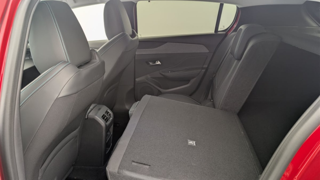 PEUGEOT 308 Hybrid 145 e-DCS6 Allure - ref: 1-369734 - Photo 12