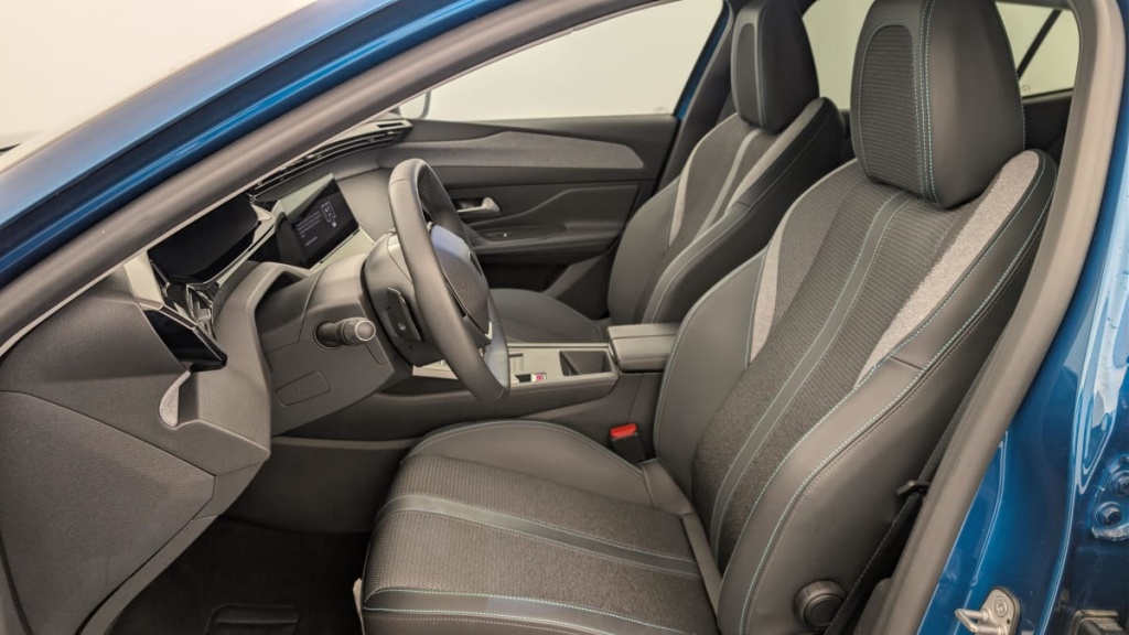 PEUGEOT 408 Hybrid 145 e-DCS6 Allure - ref: 1-369906 - Photo 16