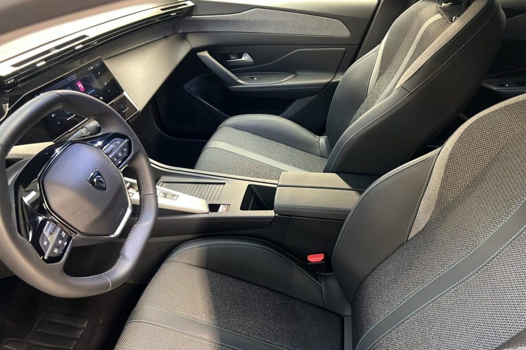 PEUGEOT 408 Hybrid 145 e-DCS6 Allure - ref: 1-369910 - Photo 8