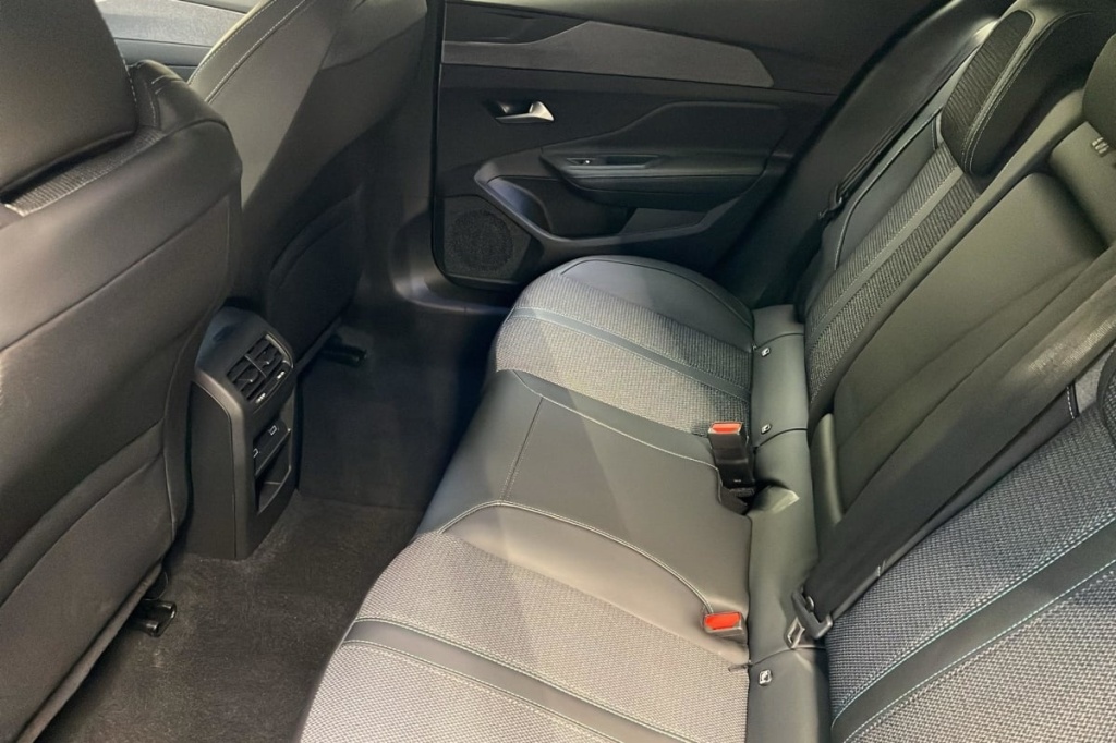 PEUGEOT 408 Hybrid 145 e-DCS6 Allure - ref: 1-369910 - Photo 9