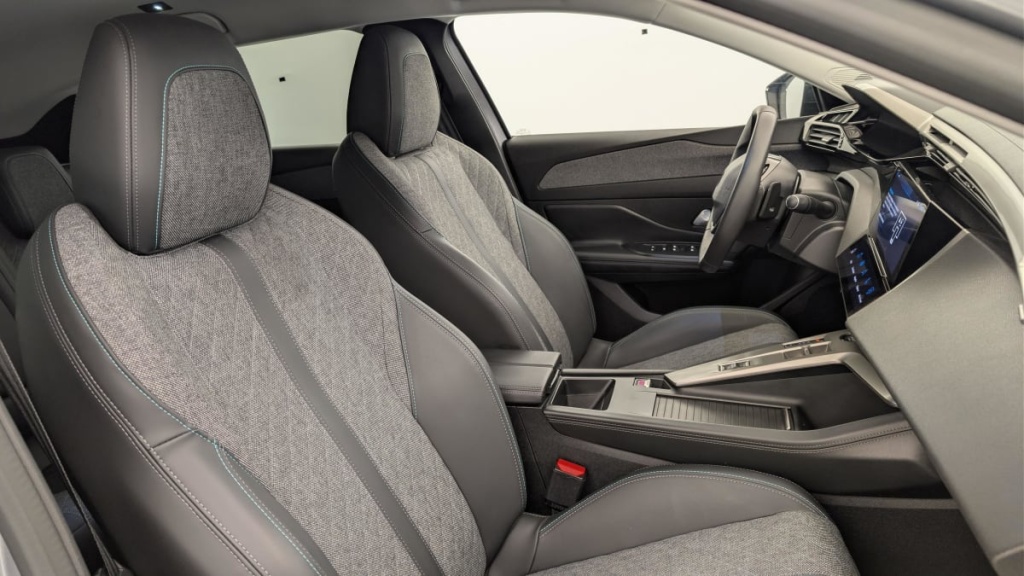 PEUGEOT 408 Hybrid 136 e-DCS6 Allure - ref: 1-369968 - Photo 9