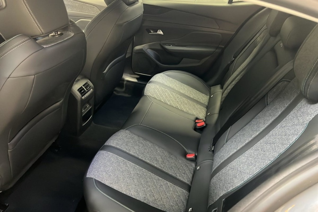 PEUGEOT 408 Hybrid 136 e-DCS6 Allure - ref: 1-369969 - Photo 10