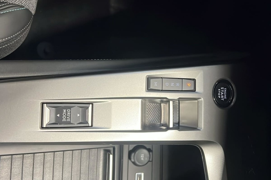 PEUGEOT 408 Hybrid 136 e-DCS6 Allure - ref: 1-369969 - Photo 16