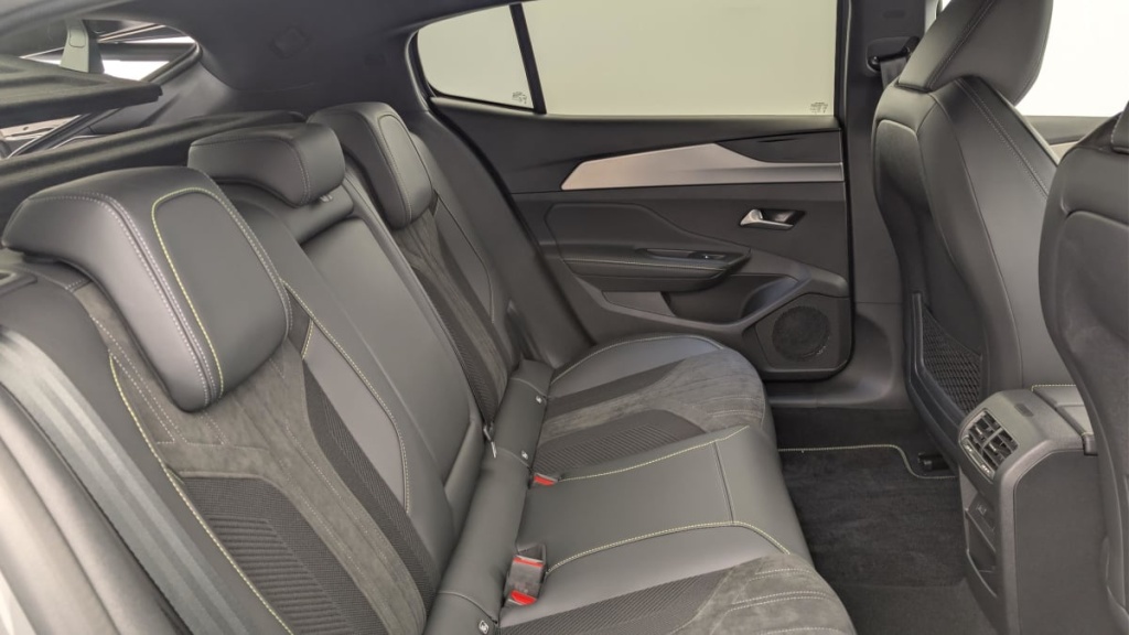 PEUGEOT 408 PHEV 225 e-EAT8 GT - ref: 1-369970 - Photo 10