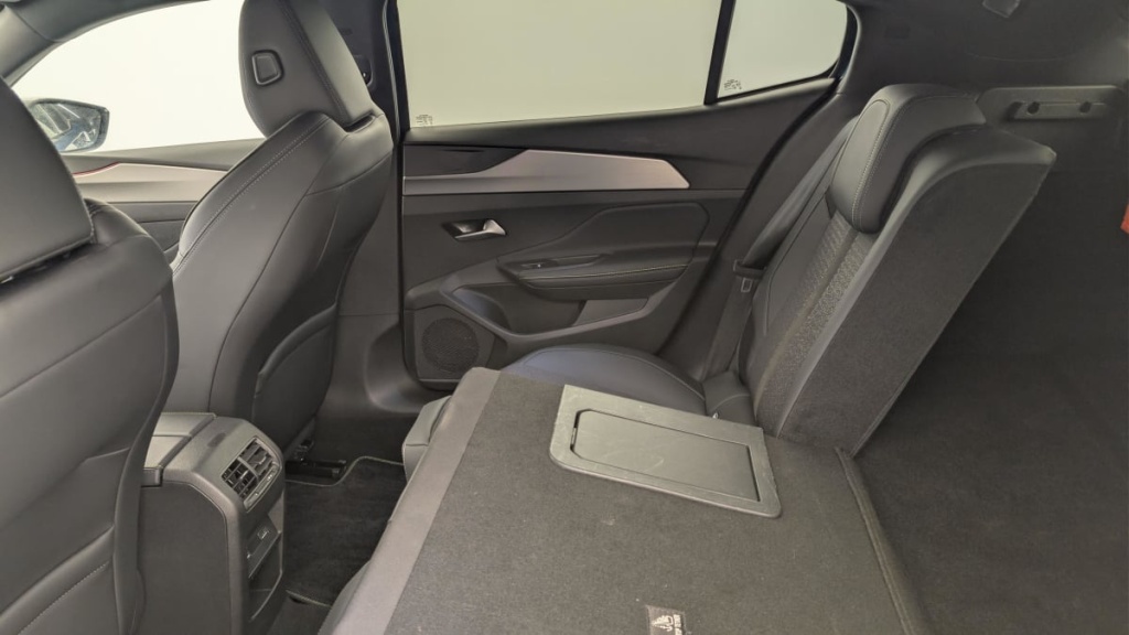 PEUGEOT 408 PHEV 225 e-EAT8 GT - ref: 1-369980 - Photo 12