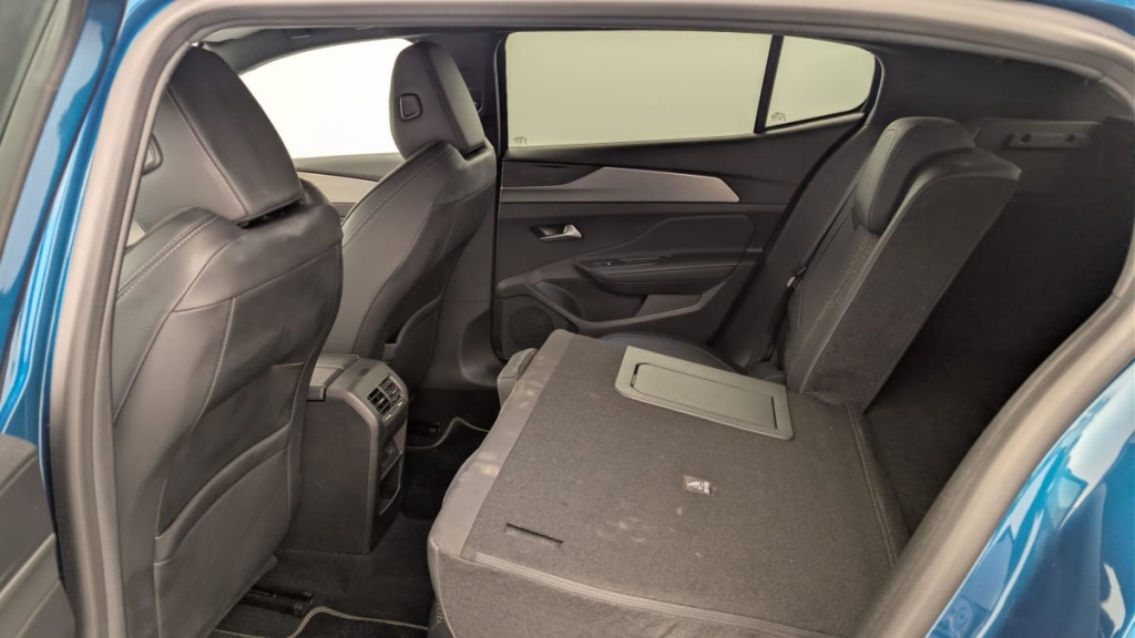 PEUGEOT 408 PHEV 225 e-EAT8 GT - ref: 1-369985 - Photo 12